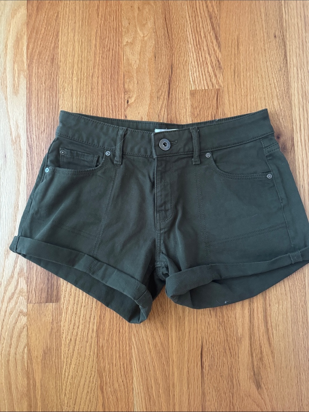DL1961 Foster Olive Green Rolled Cuff Jean Shorts. So cute!